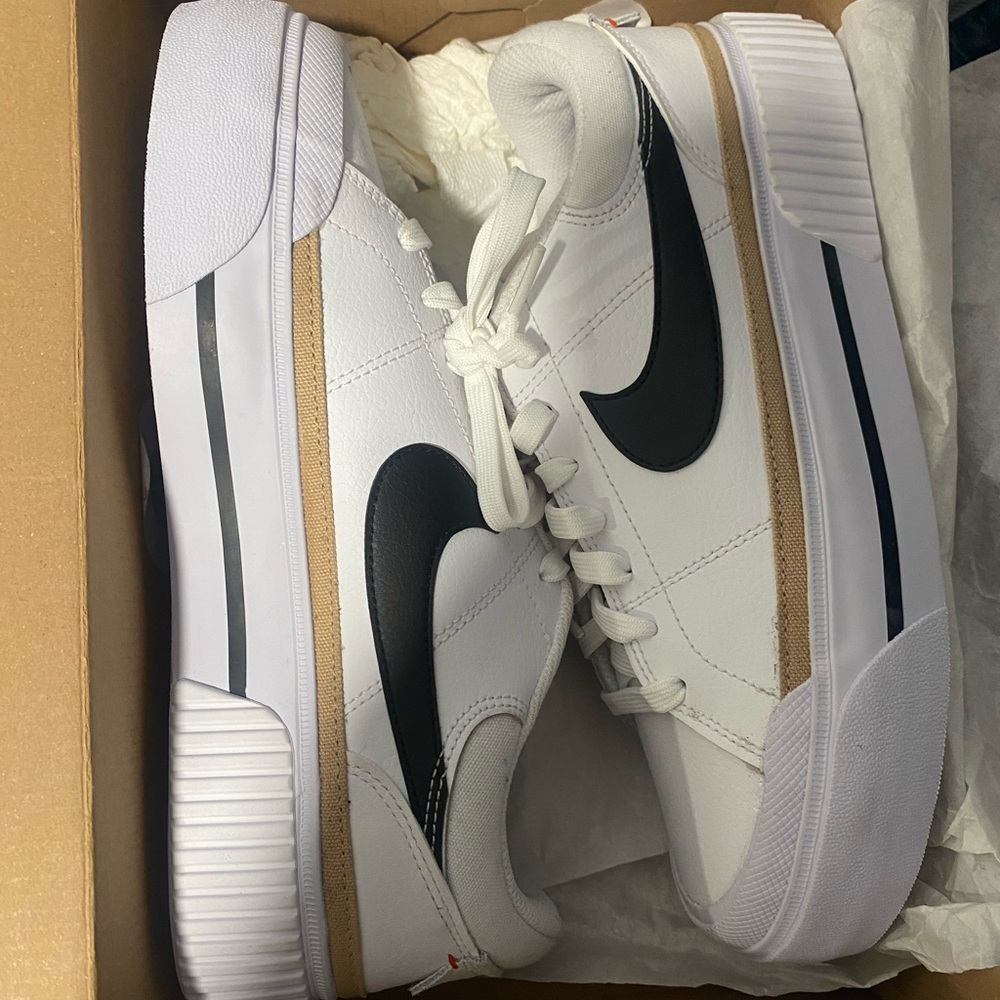 Nike court legacy lift